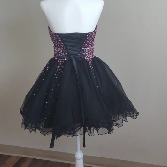 Valentine's Day Dress. Pink silver & red sequins. Black skirt. Size 4-6 No brand - Picture 5 of 10